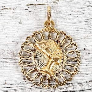 Vintage 14K Yellow Gold Nefertiti Fortuna Charm Pendant Engine Turned Luxury