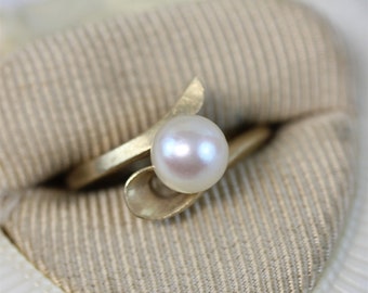 Vintage Mid Century 14K Yellow Gold Solitaire Pearl Ring Wave Retro Luxury 5.5