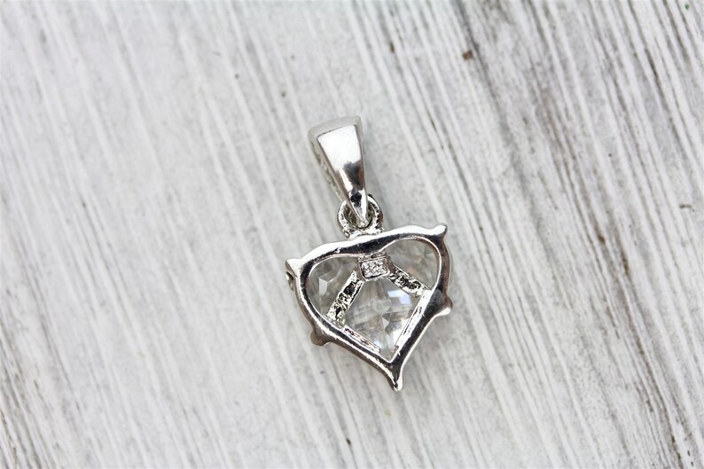 Vintage 925 Sterling Silver CZ Heart Small Pendant Pretty Staple Retro Classic Beautiful