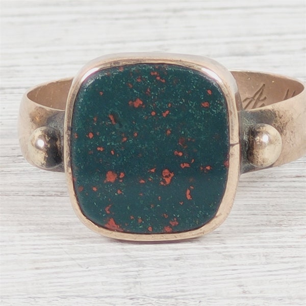 Victorian 8K Yellow Gold Ring 10 Bloodstone Dated 1879 Strong Antique Luxury