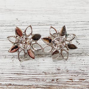 Vintage 14K Weißgold Diamant Blumen-Bolzen-Ohrringe Heftklammer Luxus hübsch