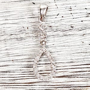 Vintage 14K White Gold .20 Ctw Diamond Pendant Small Luxury Pretty