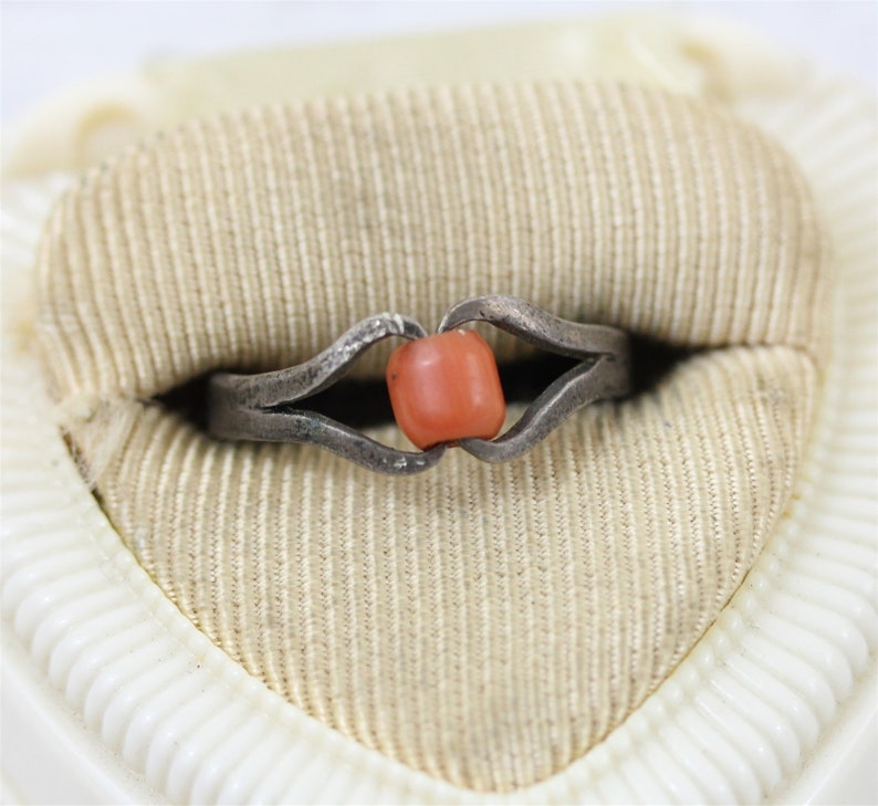 Vintage Mediterranean Coral Sterling Silver 925 Ring Retro Pretty Luxury 7.25 image 1