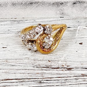 Vintage Modernist Loop 18K Yellow Gold 1 Ctw Diamond Ring 7 Luxury Designer