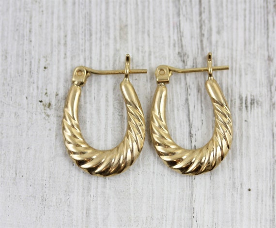 Vintage 14k Yellow Gold Oval Shaped Hoop Earrings – Exeter Jewelers