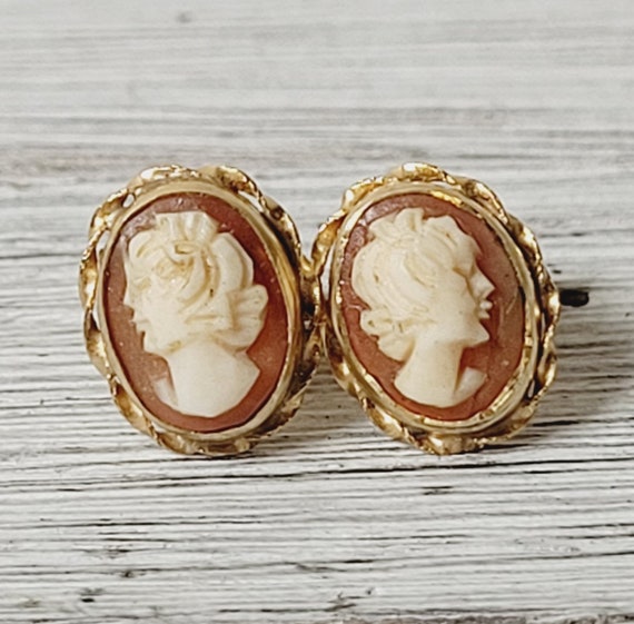 Vintage Shell Cameo 14K Yellow Gold Carved Lady S… - image 1