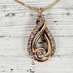Vintage Interwoven 10K Yellow Gold .30 Ctw Diamond Pendant Chain Necklace 18-20&quot; Classic Beautiful