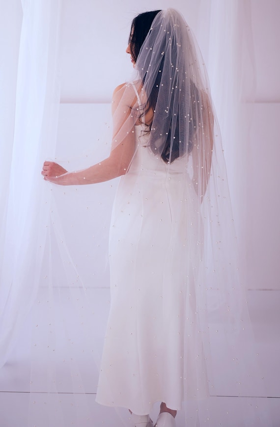 Pearl Beaded Wedding Veil, Elegant Tulle Bridal Veil - Etsy  display picture 2