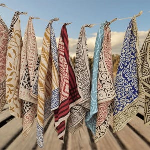 Organic Cotton Paisley Bandana Scarf: Vibrant Unisex Headwrap
