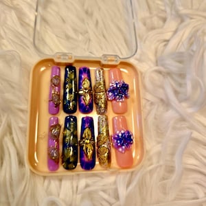 Press on nails