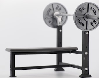 "1:12 ""Hantel Bank Set mit Gewichten"" - hochdetaillierte Miniatur-Fitnessgeräte."