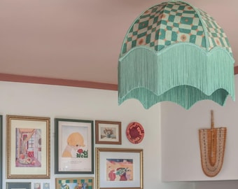 De Ida Velvet-lampenkap met franjes: Hayley Stuart-collectie, mintgroen en goud, handgemaakt in Engeland