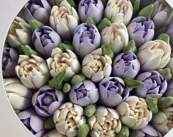 Caja de regalo de flores de malvavisco de 30 cm con tulipanes y zefir