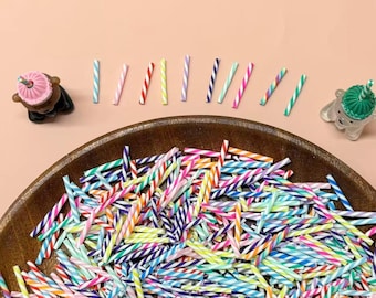 Mini adornos de pajitas, pajitas falsas de colores, adornos kawaii de base plana para fundas de teléfono, llaveros, álbumes de recortes y manualidades.