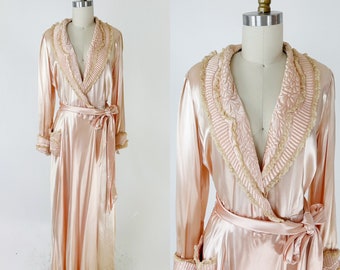 1940s Old Hollywood Pink Satin Trapunto Robe