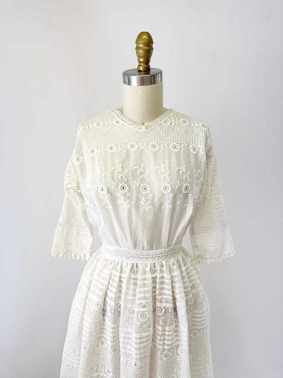 1900s White Cotton Embroidered Lace Dress - image 5