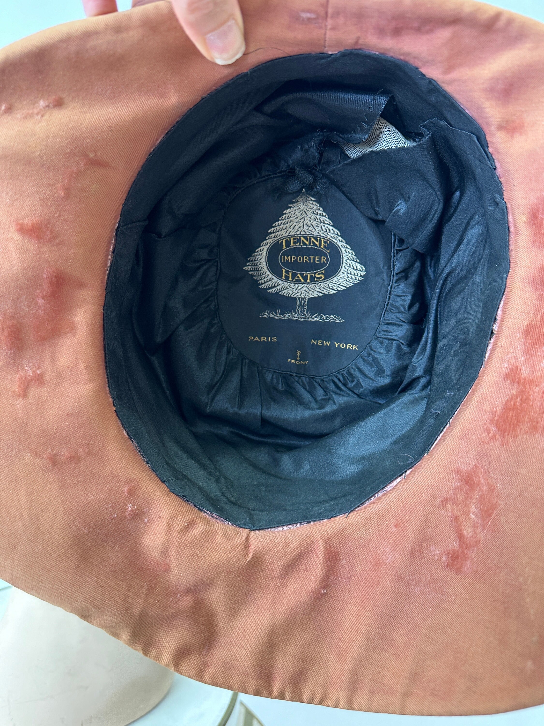 VINTAGE Veeda Louisa Feather Hat Flapper Black Cap Bucket Velvet Layered 1920s Pink and Black Silk Velvet Feather Hat - Etsy main image 4