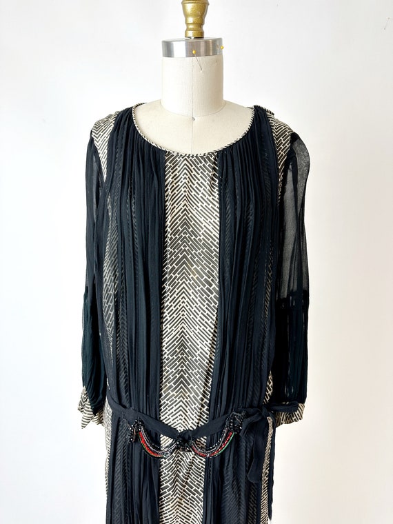 1920s Black and White Silk Day Dress - image 3