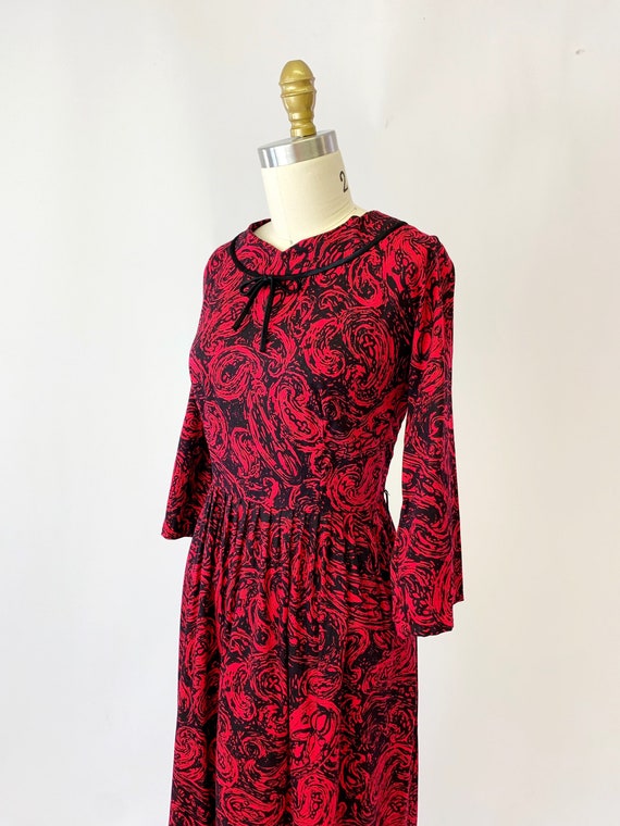 1950s Red and Black Abstract Print Dress - image 5
