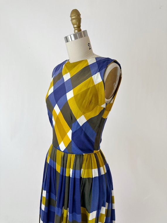 1950s Cotton Plaid Day Dress - image 6