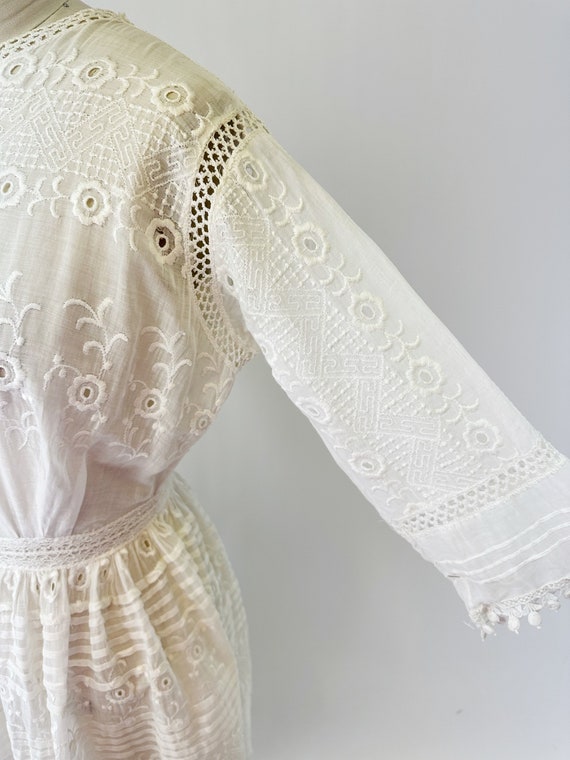 1900s White Cotton Embroidered Lace Dress - image 3