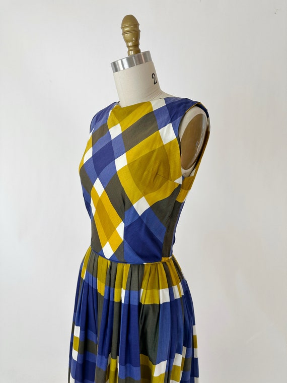 1950s Cotton Plaid Day Dress - image 4