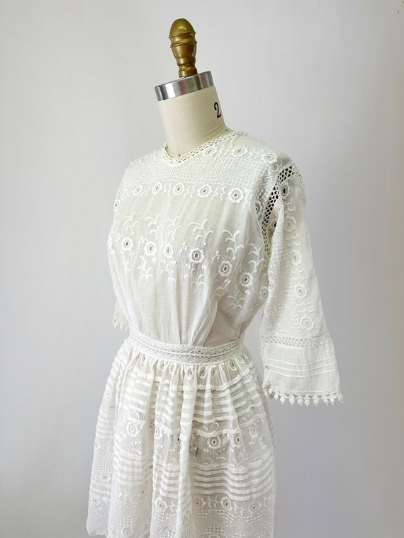 1900s White Cotton Embroidered Lace Dress - image 2