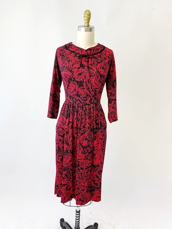 1950s Red and Black Abstract Print Dress - image 2