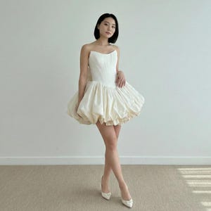 Mini robe de mariée, Robe de mariée courte, Robe boule de mariée avec nœud amovible, Robe d'enterrement de vie de jeune fille