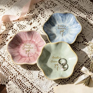 Anpassad mormors keramiska ringfat, personlig present till mormor, smyckesbricka för mormor, graviditetsmeddelandepresent, present till nyfödd