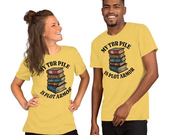 TBR Pile Plot Armor T-shirt: Rolig bokälskare-gåva