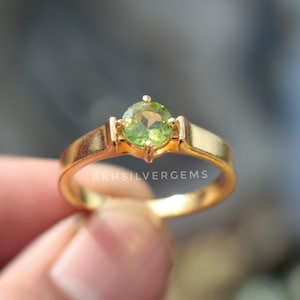 Bague péridot : pierre précieuse en argent sterling plaqué or 18 carats