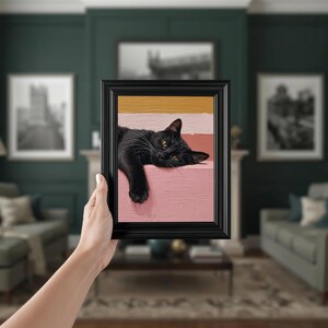Väggkonst med svart katt: Mysig minimalistisk kattillustration på rosa bakgrund bild 12