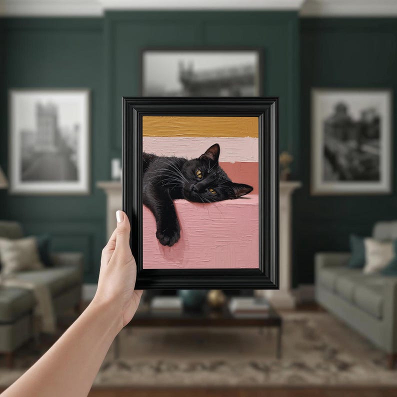 Väggkonst med svart katt: Mysig minimalistisk kattillustration på rosa bakgrund bild 12