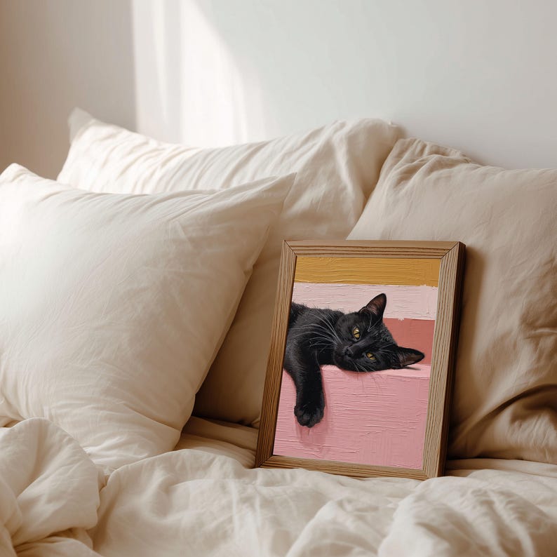 Väggkonst med svart katt: Mysig minimalistisk kattillustration på rosa bakgrund bild 5