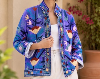Chaqueta Suzani de terciopelo hecha a mano; abrigo boho con bordado de flores.