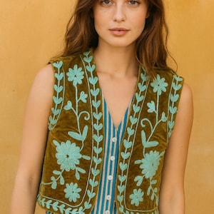 Ręcznie robiona aksamitna kamizelka z haftem – kamizelka w kwiaty w stylu boho, kurtka w stylu kaszmirskim, bezrękawnik w stylu vintage dla kobiet