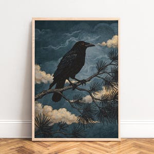 Kunstdruck Rabe Krähe,  Gothic-Illustration mit türkis Hintergrund und goldenen Akzenten,  Kieferzweig Szene,  düstere Nacht Wandbild