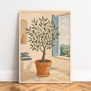 Könnte beinhalten: Ein gerahmter Wandkunstdruck, der einen Olivenbaum in einem Terrakottatopf zeigt. Die Szene zeigt ein offenes blaues Fenster mit Blick auf eine hügelige Landschaft sowie eine kleine Vase und gestapelte Bücher auf einem Sims in sanften Tönen.