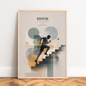 Könnte beinhalten: Ein gerahmter Kunstdruck mit der Silhouette einer Person, die eine Treppe hinaufläuft. Das Design enthält geometrische Kreise und Rechtecke in gedeckten Beige-, Blau- und Gelbtönen. Der Text lautet DISCIPLINE BUILDS FREEDOM und TRAIN TODAY TRANSFORM TOMORROW.