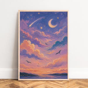 Può includere: Una stampa artistica da parete rettangolare verticale incorniciata che raffigura un cielo notturno dipinto con una luna crescente, una stella cadente e stelle. Sotto, nuvole rosa, viola e arancioni fluttuano su un paesaggio scuro con acqua.