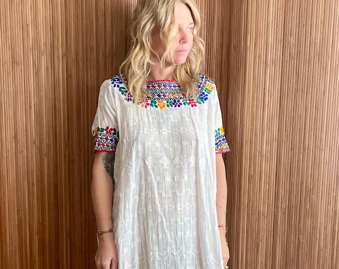 VTG Guatemalan Hand Loomed Kaftan — Embroidered Textured Boho Tunic Dress, Free Size