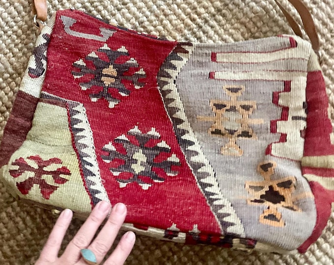 Vintage Turkish Kilim Shoulder Bag: Handwoven Wool Boho Purse