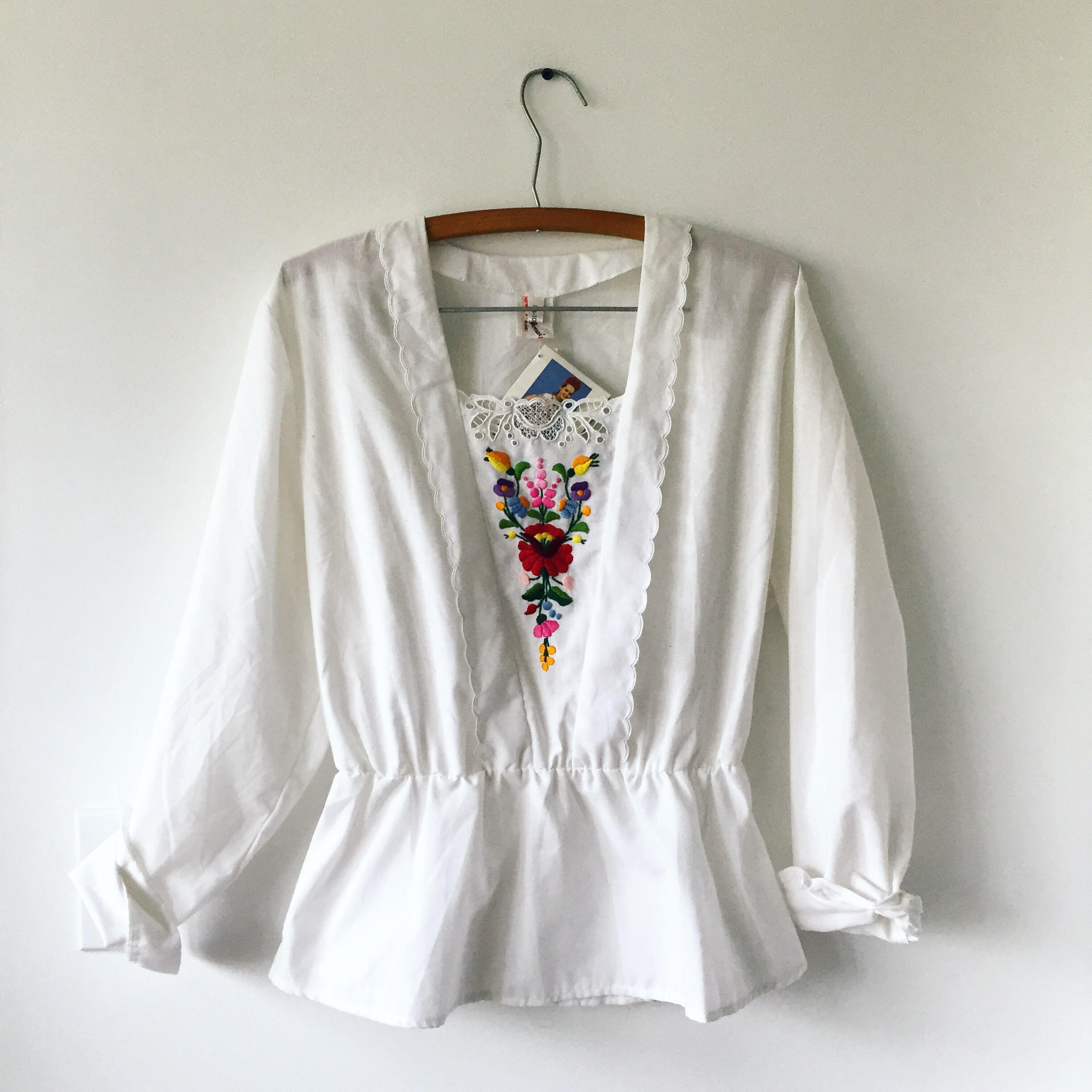 Vintage Hungarian Embroidered Folk Blouse , Fok Peasant Top , BOHO Blouse