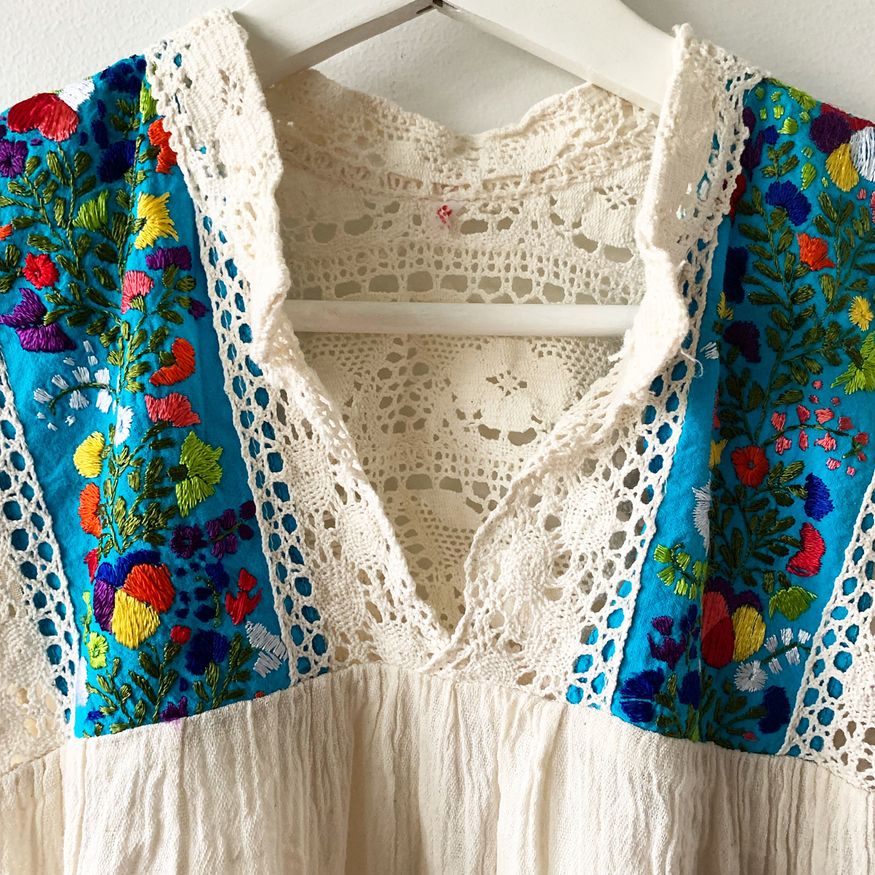 Vintage Hand Embroidered Mexican Blouse , Mexican Tunic Top , Ethnic
