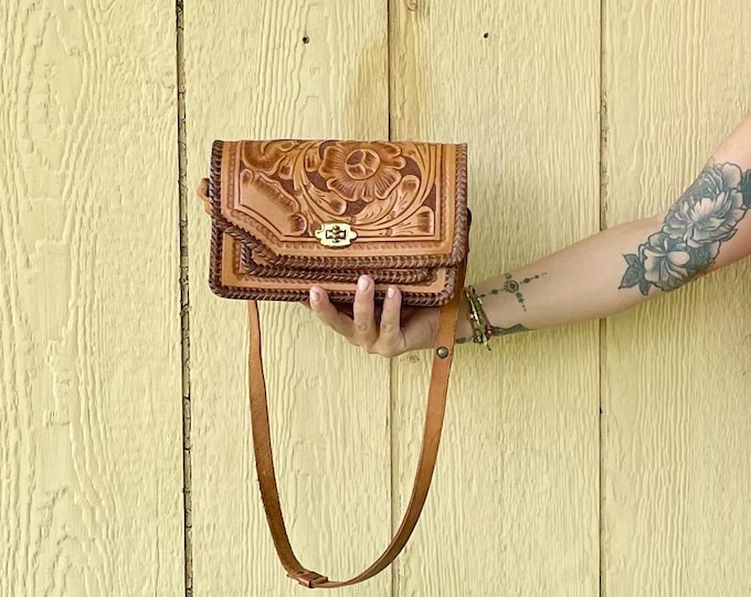 Vintage 60s Mexican Tooled Leather Purse , Natural Leather Bag Artisan Bag , Bohemian Leather Shoulder Bag , Floral Leather Handbag