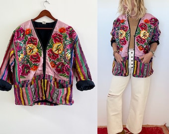 Vintage ethnische guatemaltekische Jacke, bestickter Huipil-Mantel, ethnische Kimono-Jacke, floral bestickte Ikat-Jacke