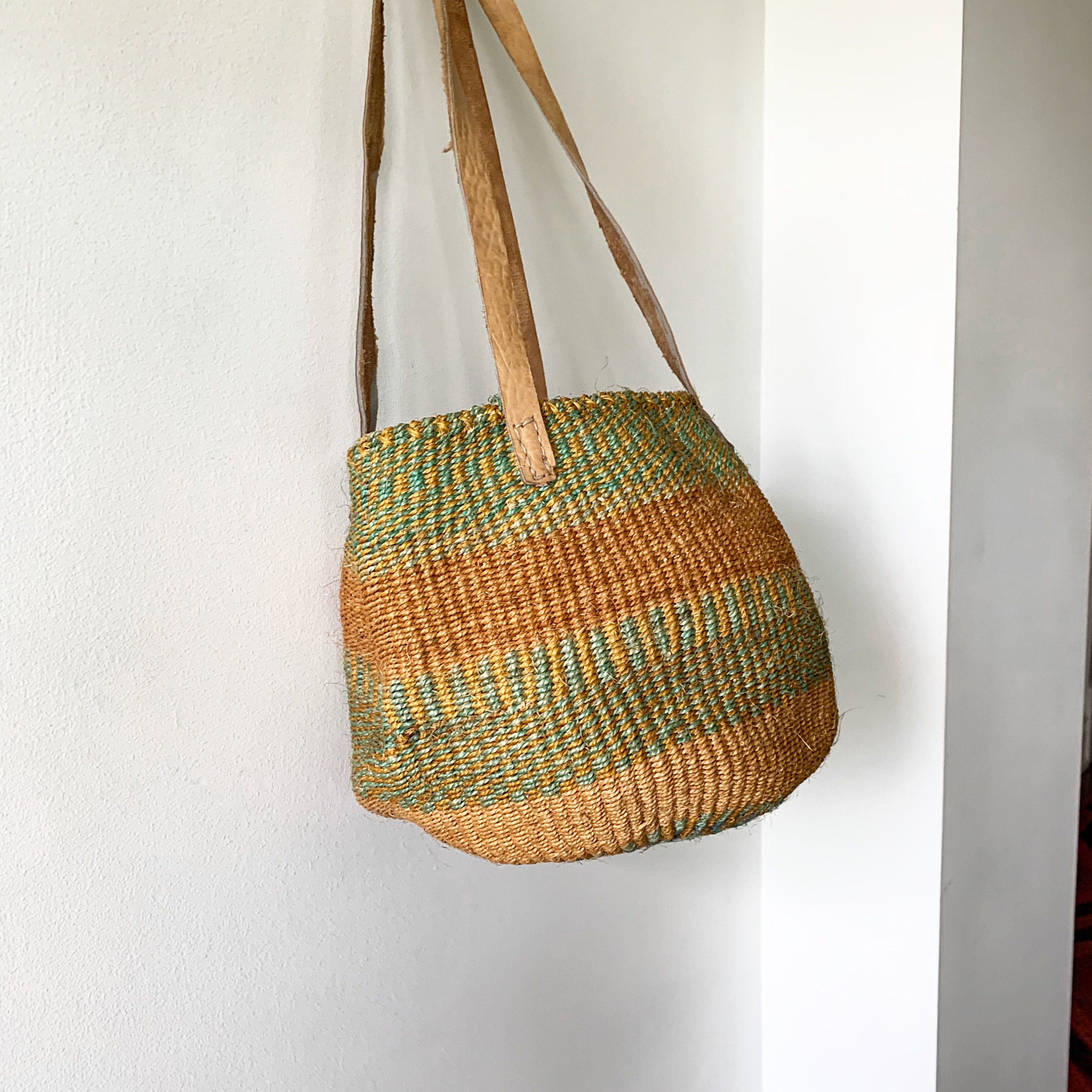 Vintage Sisal and Leather Market Bag , Ethnic Straw Straw Bag