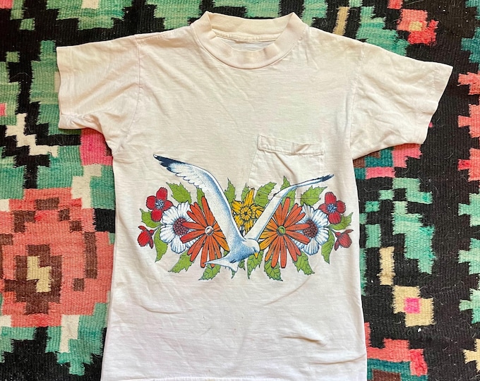 Vintage Seagull Floral Packet T-Shirt | 70s Single stitched Retro Bird Nature Tee
