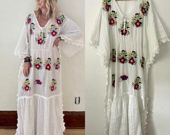 Vintage Embroidered Mexican Caftan, Oaxacan Kaftan, Resort Wear , White Lace Kaftan